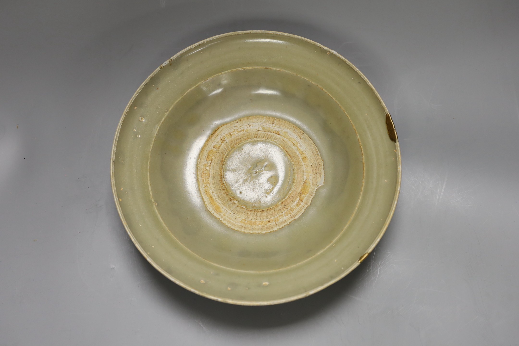 A Chinese celadon dish, Yuan dynasty, 27cm